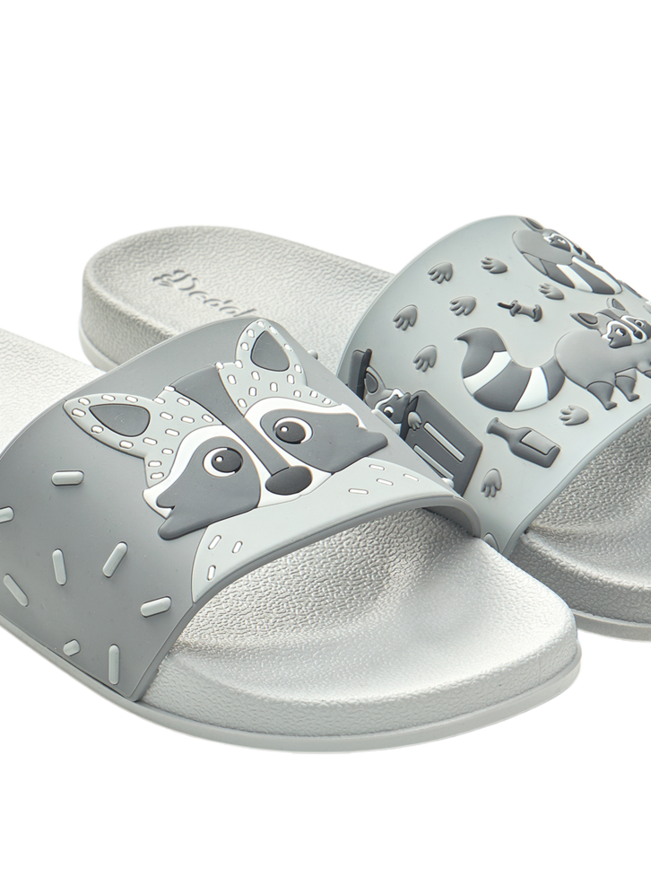 Výjimečný dárek od Dedoles Veselé pantofle Medvídek mýval