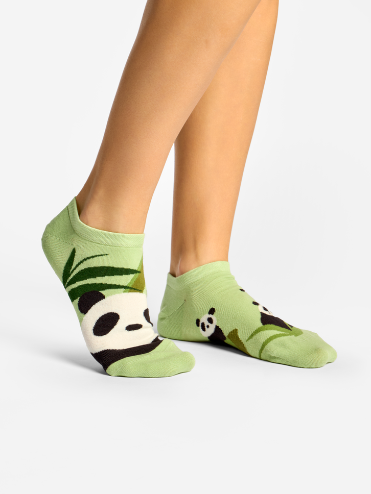 a tökéletes és egyedi ruházathoz Vidám zokni sportcipőbe Pandák és bambusz 