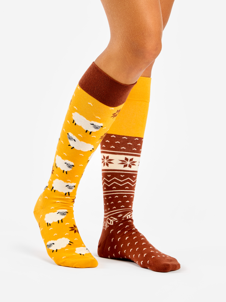 Pre dokonalý a originálny outfit Весели чорапи до коляното Овца с пуловер