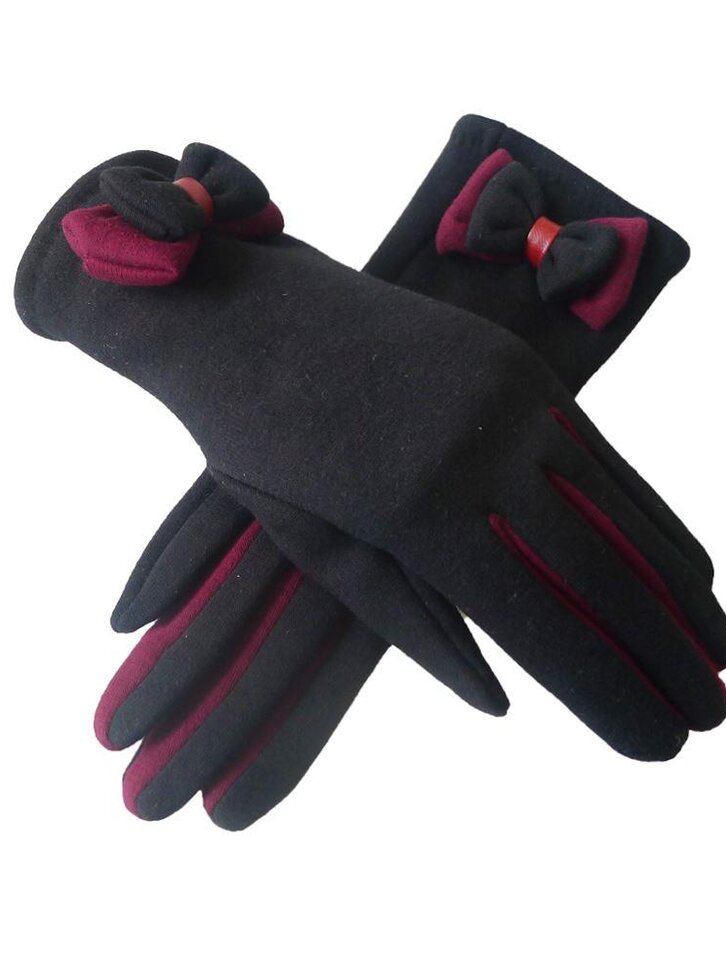 Lifestyle foto Černé zimní rukavice Dvojitá mašle  