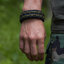 Hľadáte originálny a nezvyčajný darček? Obdarovaného zaručene prekvapí Bracelet en paracorde olive, coyote et noir Twin Track