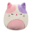 Eredeti és szokatlan ajándékot keres? a megajándékozottat garantáltan meglepi SQUISHMALLOWS Fuzzamallows Nell, a kalikó macska, 30 cm