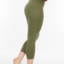 Lifestyle foto Leggings Capri in cotone organico verde oliva