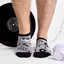 a tökéletes és egyedi ruházathoz Vidám zokni sportcipőbe Fekete-fehér zene