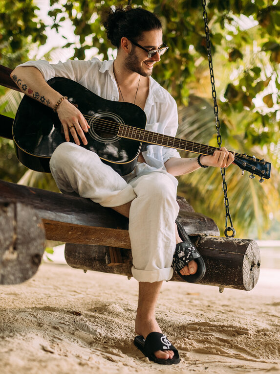 Music (4) Music (4)